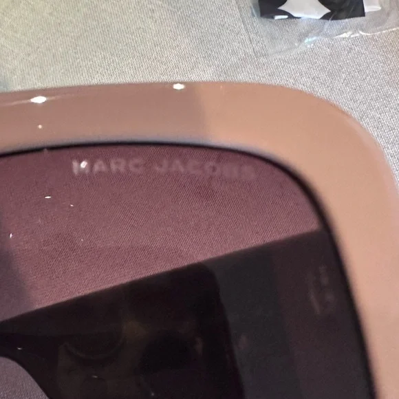 Marc Jacobs Oversized Beige & Gray Gradient Sunglasses ✨ Retail: $240 NIB - Picture 10 of 12
